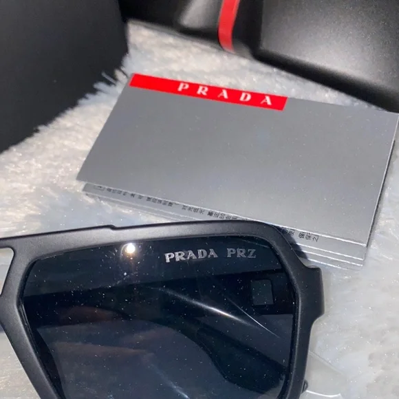 Prada SunglassesauthenticUnisexblackNever worn!!!